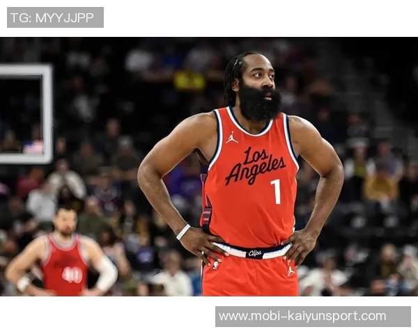 库里谈防守策略:多人包夹哈登与小卡让他们在混战中难以发挥 库里谈防守策略:多人包夹哈登与小卡让他们在混战中难以发挥